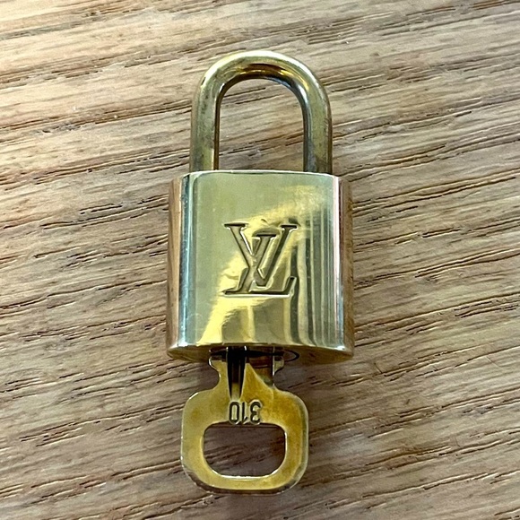 LV lock and Key - Picture 1 of 2